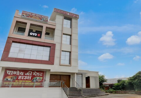 SPOT ON New Pandey Ji Gest House