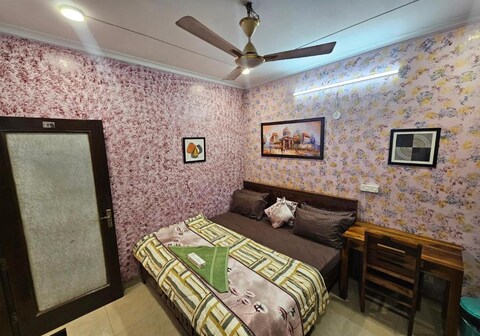 Gautam Nagar Homestay Near AIIMS Hospital
