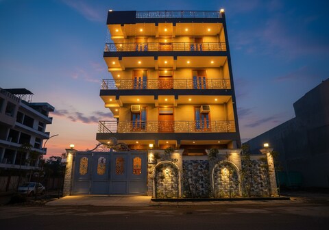 FabHotel Signature Inn I