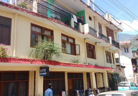 Vandna Guest House (Standard Room Front)