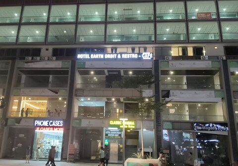 Hotel Earth Orbit