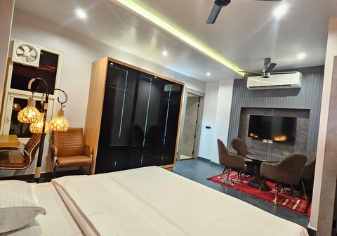 THE DIVENTAA HOTEL & SUITES