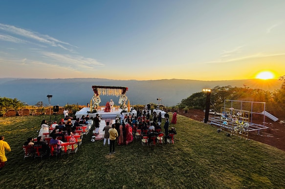 Mountain Breeze Hotel (Pure Veg)