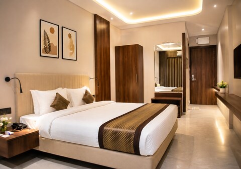 Hotel Purnima Regency Dhule