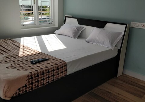 Zaks Homestay | Rooms & Kitchen