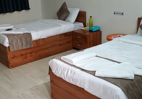 Sage Goldan Spring INSTA STAY SOLUTIONS