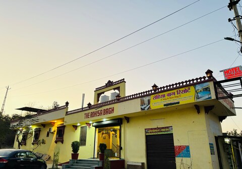 Rohisa Bagh Resort