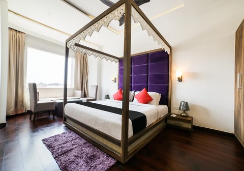 Capital O 38688 Royal Shelaton