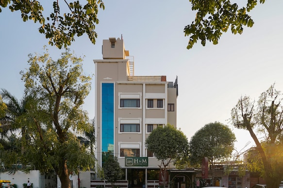 HnM THE BOUTIQUE HOTEL