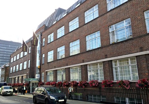 ذا ويسلي ٔوستون