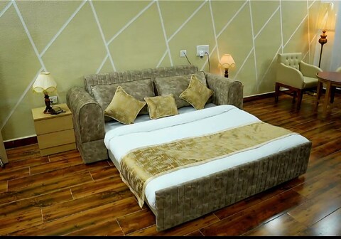 HOTEL GANGES COURTYARD