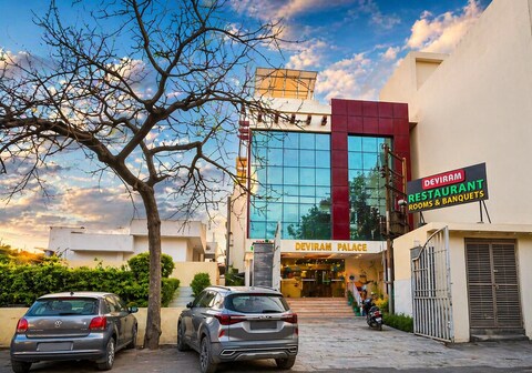 Hotel Deviram Palace