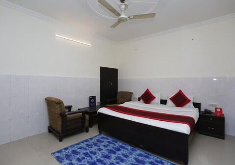 Hotel O City Lite Near Delhi Airport