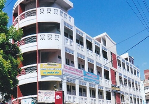 Hotel New College House