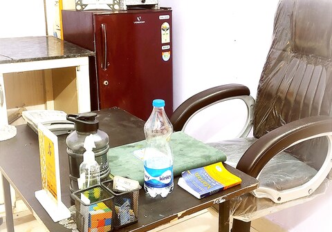 Jhalli Guest House And PG