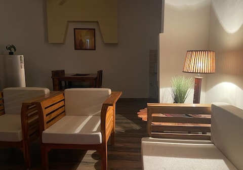 Cozy 1BHK with Lawn in Sec39 near Golf Course Metro Station