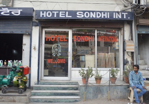 Hotel Sondhi International