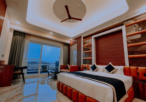 Hotel Clovis & Restaurant Near ITC Welcome Tavleen