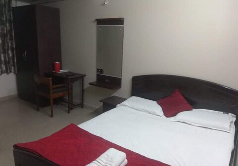 Hotel Maurya Paradise Inn - Yeshwanthpur