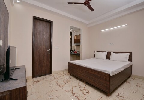 Collection O DLF Cyberhub Gurugram