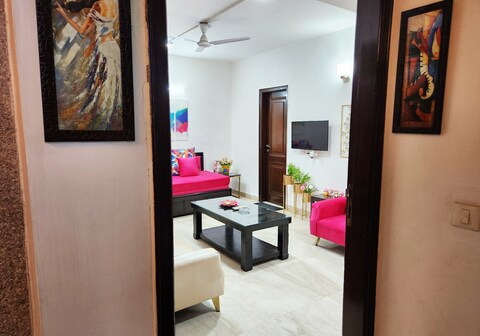 Spacious 1BHK Prime Location w/ 2 restrooms (5)
