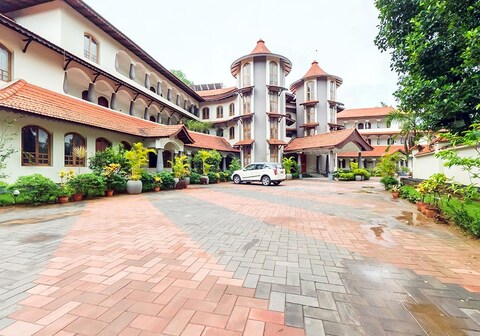 KBC Green Park Hotel