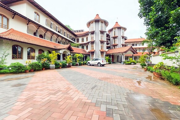 KBC Green Park Hotel