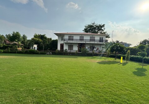 4 Bhk Duplex Farmhouse in Noida 135