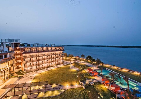 Hotel Sonar Bangla, Taki