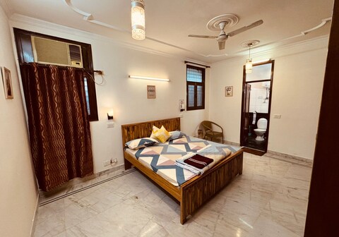 Luxurious 4bhk apartment near Max Hospital