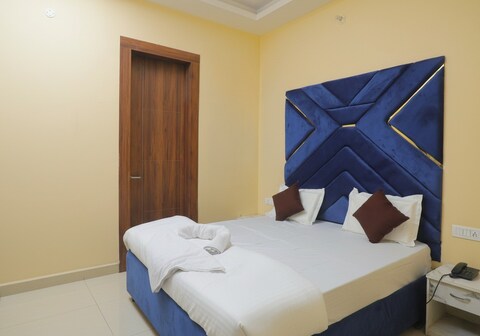 HOTEL VCR INN LONI