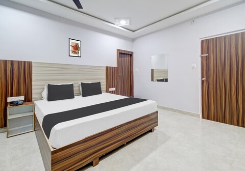 Hotel O Madhavi Palace