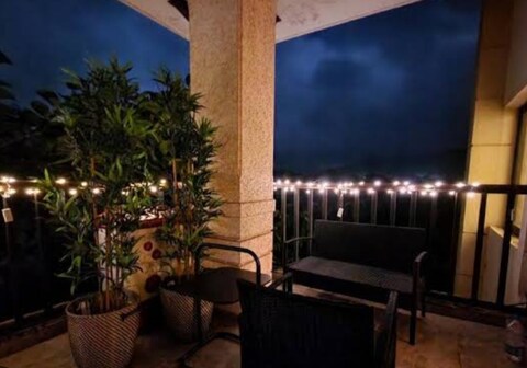 Cozy 3 bedroom Apt Central loc