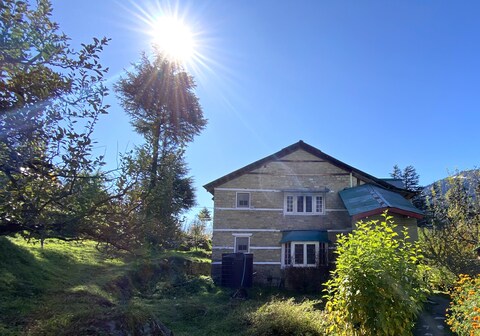 Iris Cottage & Cafe Manali