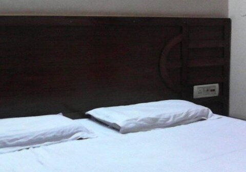 Karnail Hotel And Restaurant