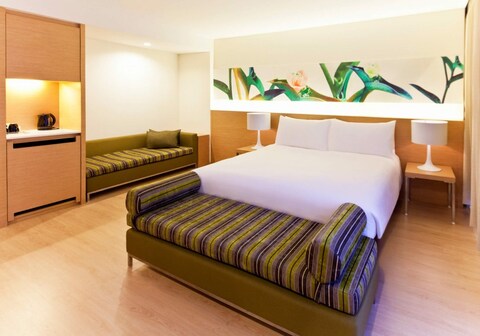 VELA DHI GLOW Pratunam