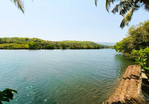 Ives Riverview Villa by Viva la Vida