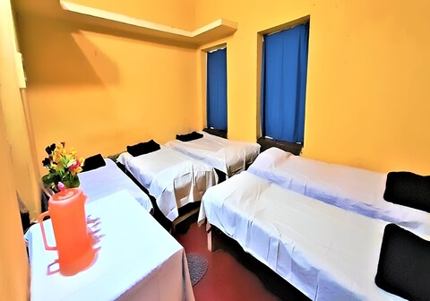 The OLD House || Budget Dormitory Beds in Shantiniketan