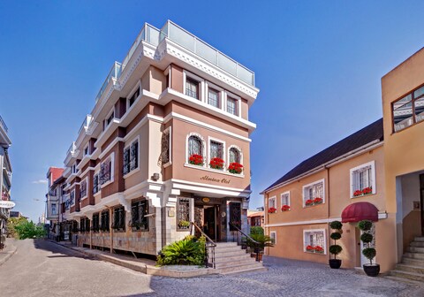 Almina Hotel Special Class
