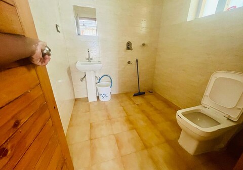 Madpackers Dharamkot Rooms|Dorms