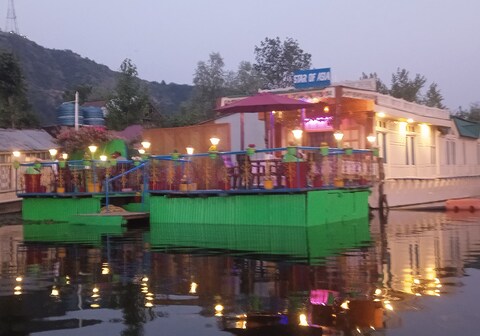 Houseboat Star of Asia