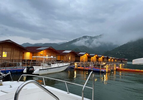 Le ROI Floating Huts & Eco Rooms