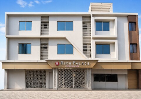 Hotel Rich Palace