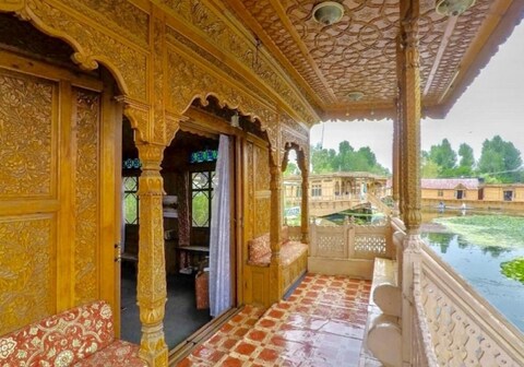 Houseboat Young Manhattan