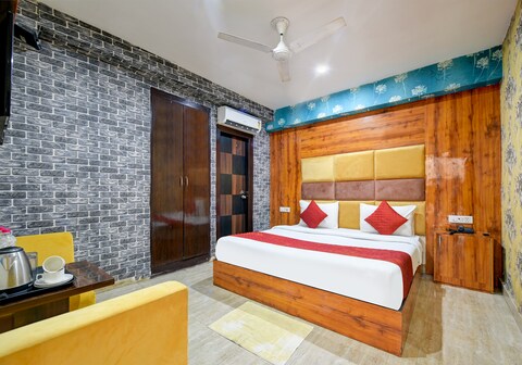 Hotel Ark Wood At Indira Gandhi International Airport