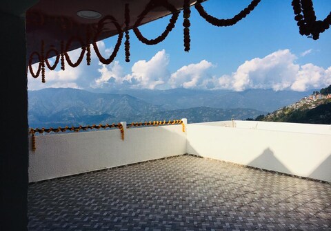 Sangrup Inn || 800 Metres From Main Town