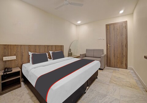 Hotel O Kasibugga Warangal