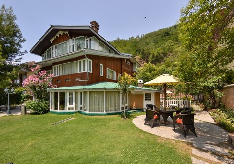 Hotel Metropolis Nearby Dal Lake