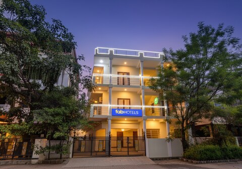 FabHotel Dream Inn Mogappair East