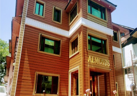 HOTEL ALMONDS